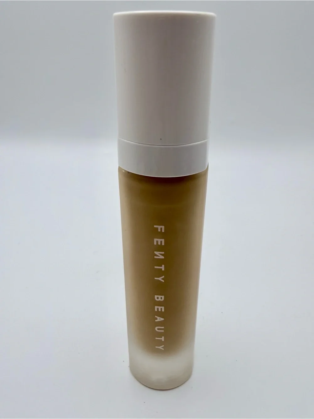 Fenty Beauty Pro Filt'r Soft Matte Longwear Foundation in shade 315